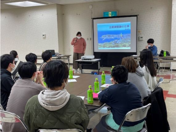 写真⑦町役場職員によるレク