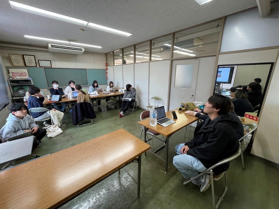 写真④地域おこし協力隊・松橋さんとのミーティング