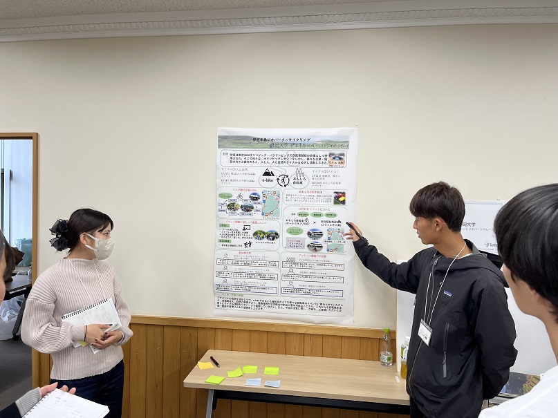 写真②③持続可能な地域づくりのための発表・交流会